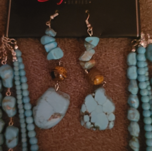 Necklace and earrings - Picture 2 of 2